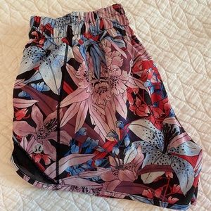 Lululemon Hotty Hot shorts